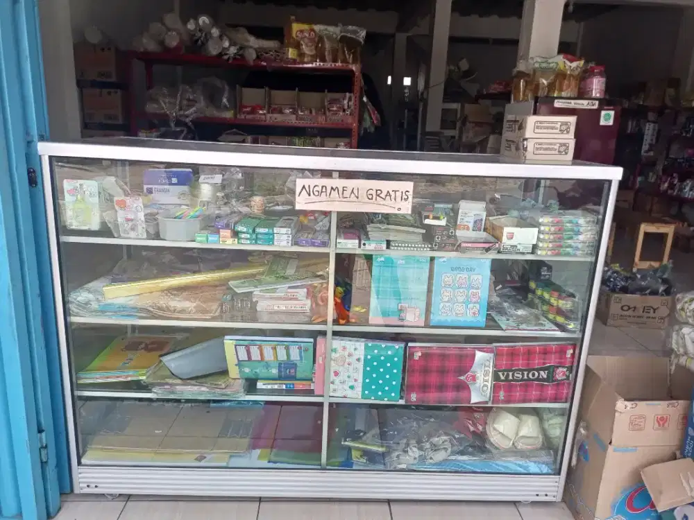 Etalase kaca panjang 1,5 Meter