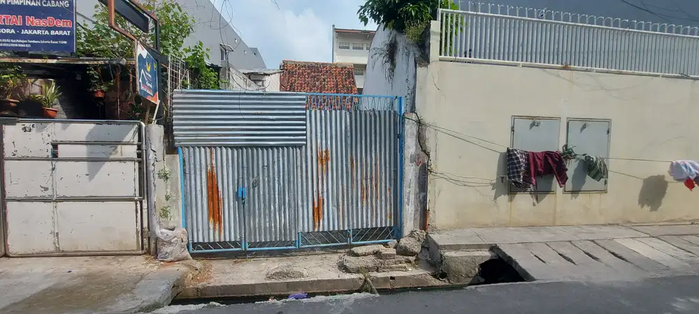 Rumah tua selantai jalan 2 mobil di Pengukiran, Pekojan, Tambora