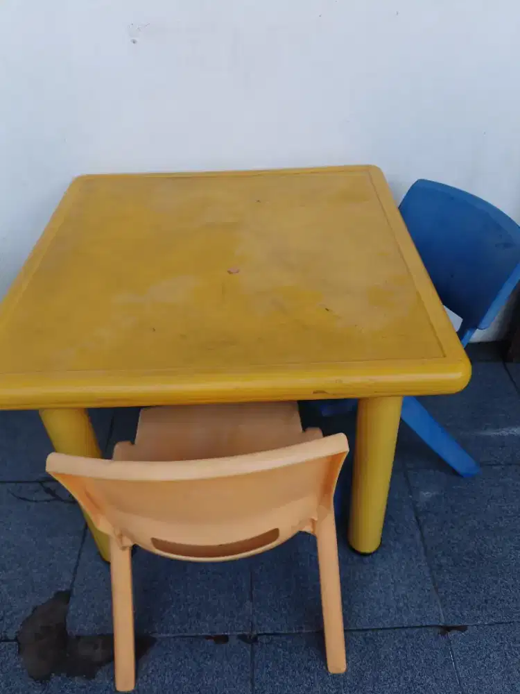Meja main anak aman dan kokokh