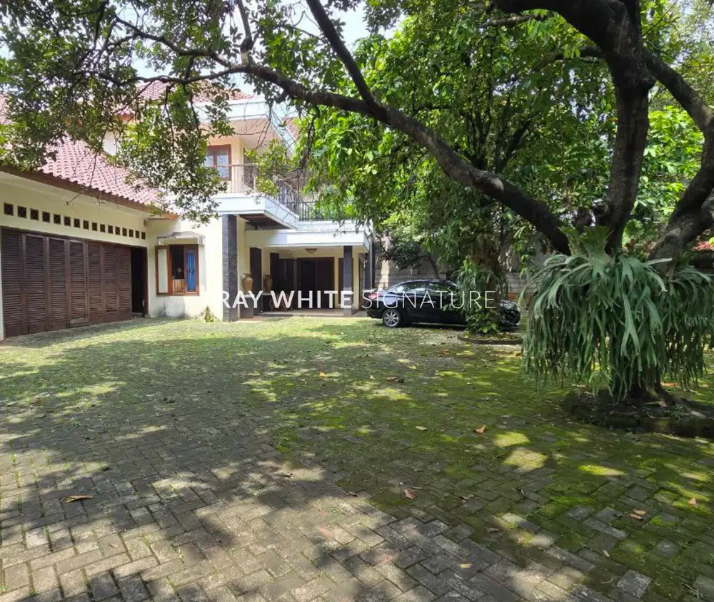 Dijual Rumah Lama Area Tenang Nyaman dan Asri di Ceger Permai