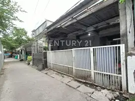 Rumah . Sebrang Pollux Mall Cikarang. 1,5 Lnt . 3KT. 2 KM .
