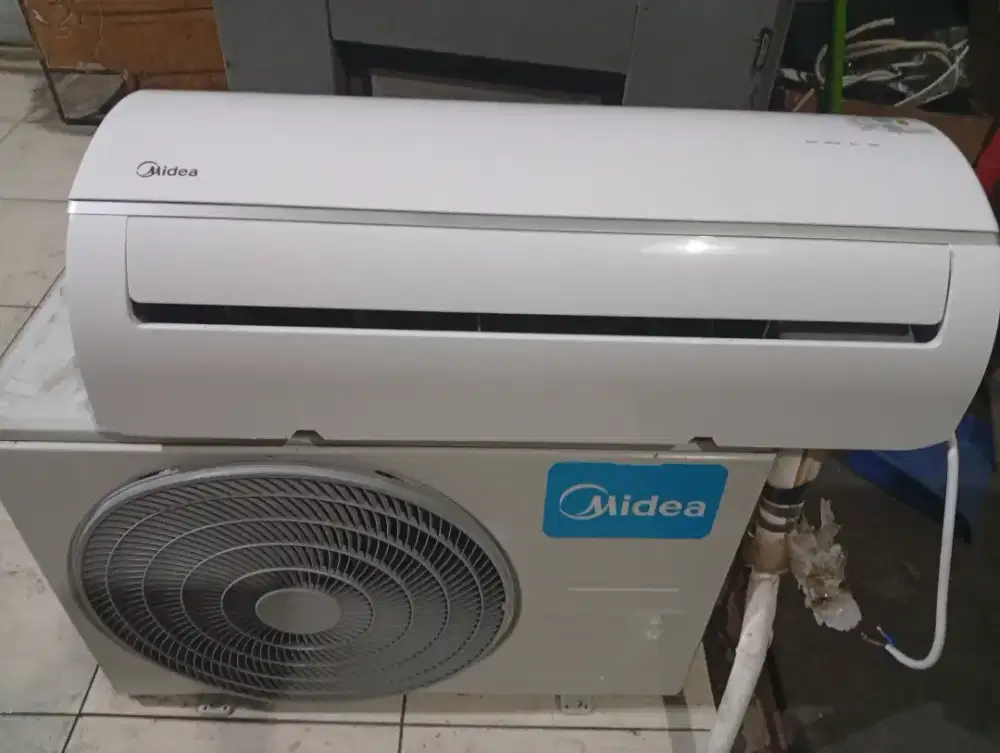 Ac 1/2pk midea like new