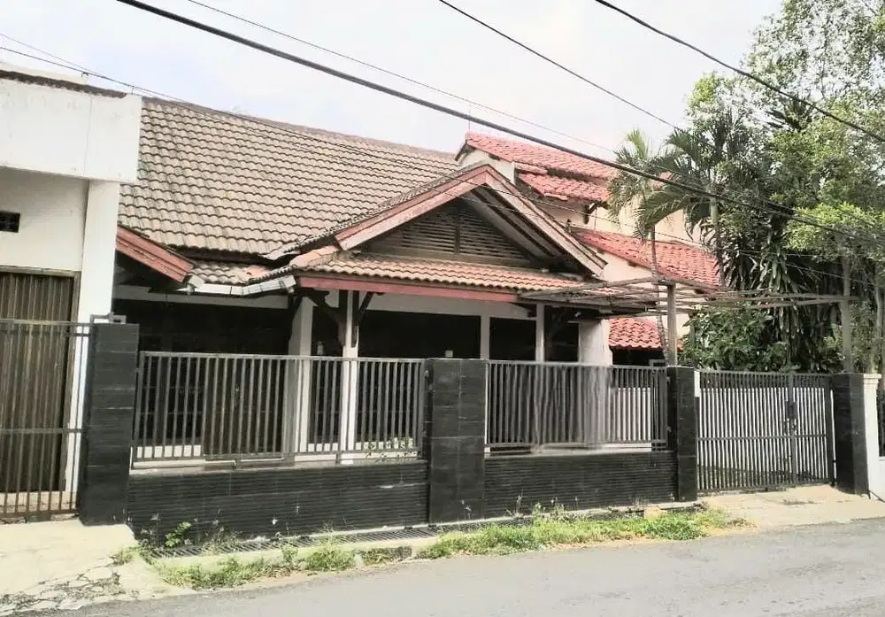 JUAL RUMAH hadap TAMAN akses STRATEGIS plus KIOS di JATIWARINGIN