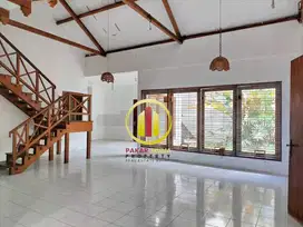 Rumah Halaman Luas 256m² di Unpad Cigadung, Flash Sale!