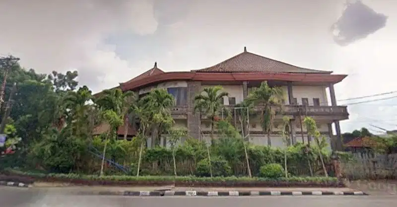 Showroom Hook Strategis Raya Gatot Subroto Barat Denpasar Bali