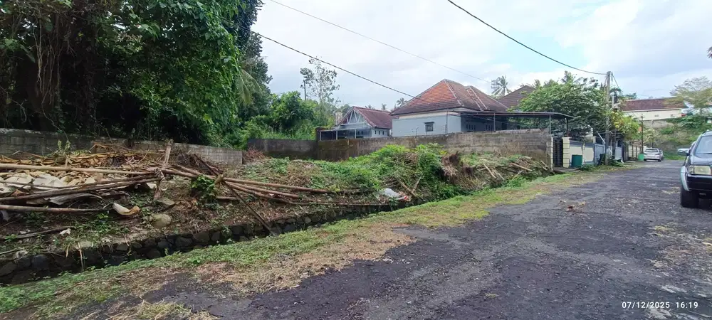 Tanah Luas Di Pering river view estate