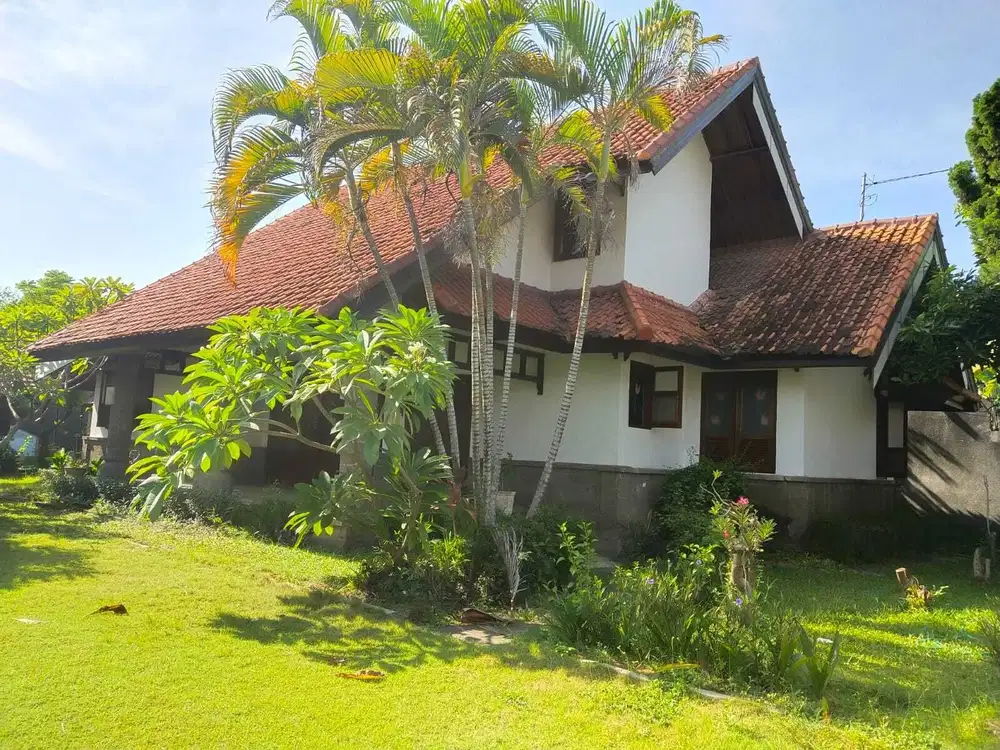 Rumah Luas asri style Eropa tukad yeh sungi renon denpasar bali