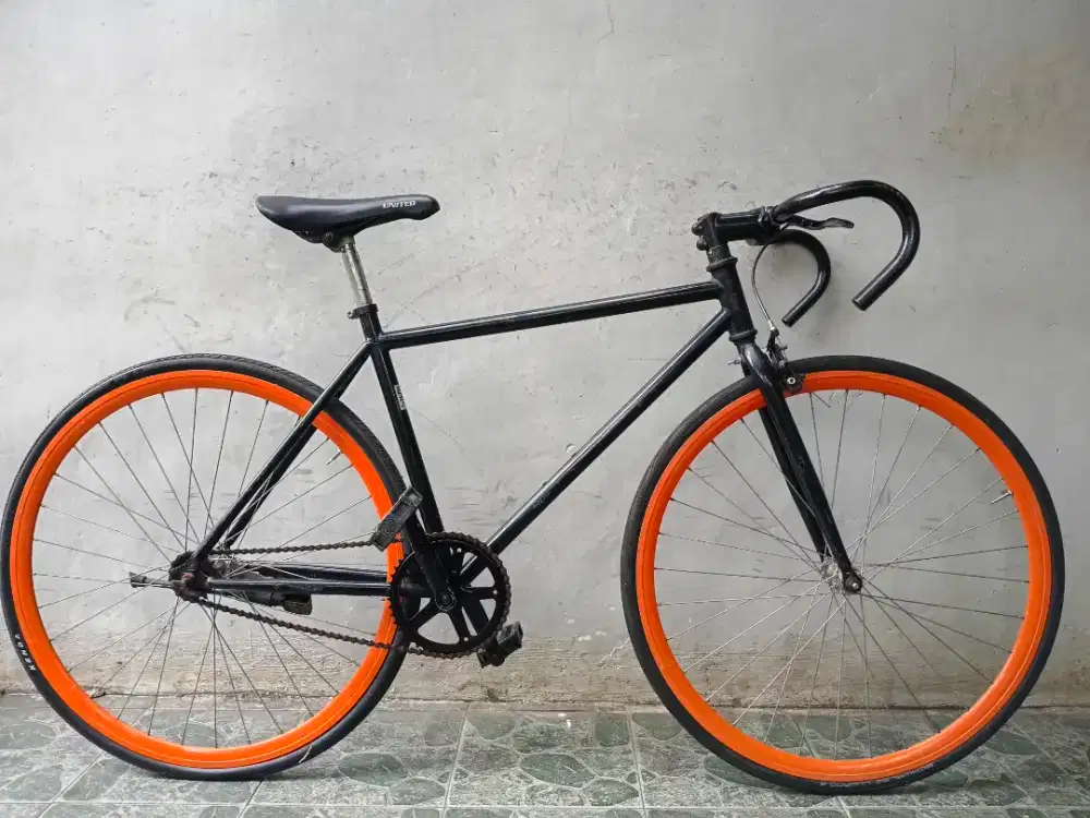 Fixie merk EG. Frame & terpedo kuat . Tt speda bisa jg