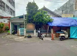 RUMAH LAMA DI JL SINGOSARI PLEBURAN SEMARANG SELATAN