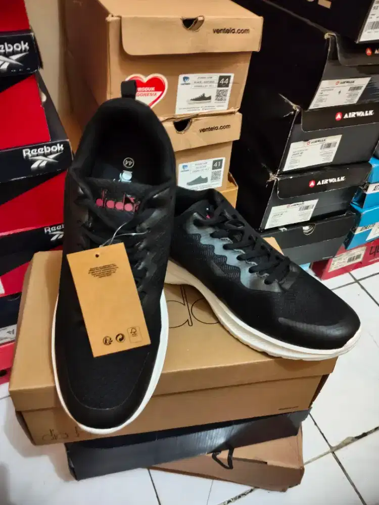 Sepatu Diadora Hoka Black Running Shoes Men's