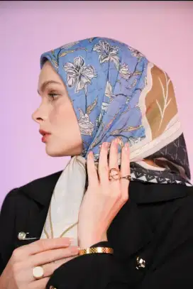 VZ Carnelian Scarf - Serenity Blue 
Preloved