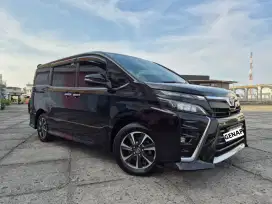 (Km 40rban) ISTIMEWA Toyota Voxy 2.0 AT 2018 Tgn1 Bisa DP Ringan