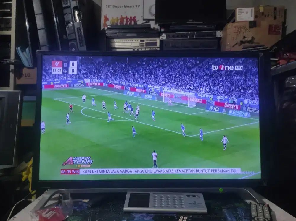 Televisi LED digital merk Toshiba 32 inch suara dan gambar jernih