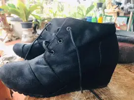 Preloved Sepatu semi boot Sketcher original size 39.5
