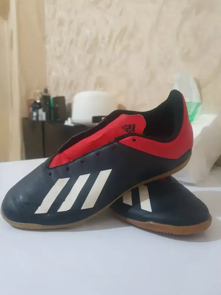 Sepatu Adidas x