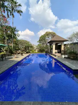 RUMAH MEWAH GOLF VIEW DI CITRALAND, ADA KOLAM RENANG