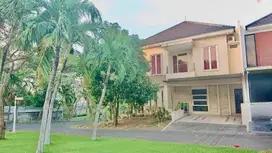 JUAL SEWA RUMAH KINGSTOWN CITRALAND 4KT FULL FURNISH DEKAT PASAR GWALK
