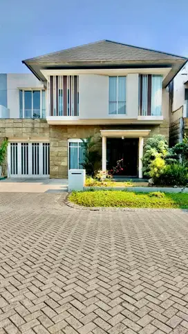 DISEWAKAN RUMAH ROYAL RESIDENCE 4KT FULL FURNISHED WIYUNG DEKAT MALL