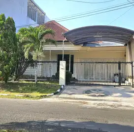 Sewa Rumah Besar Raya Sutorejo Prima