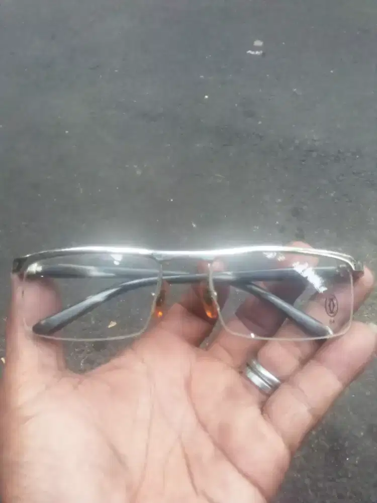 Kacamata Cartier
