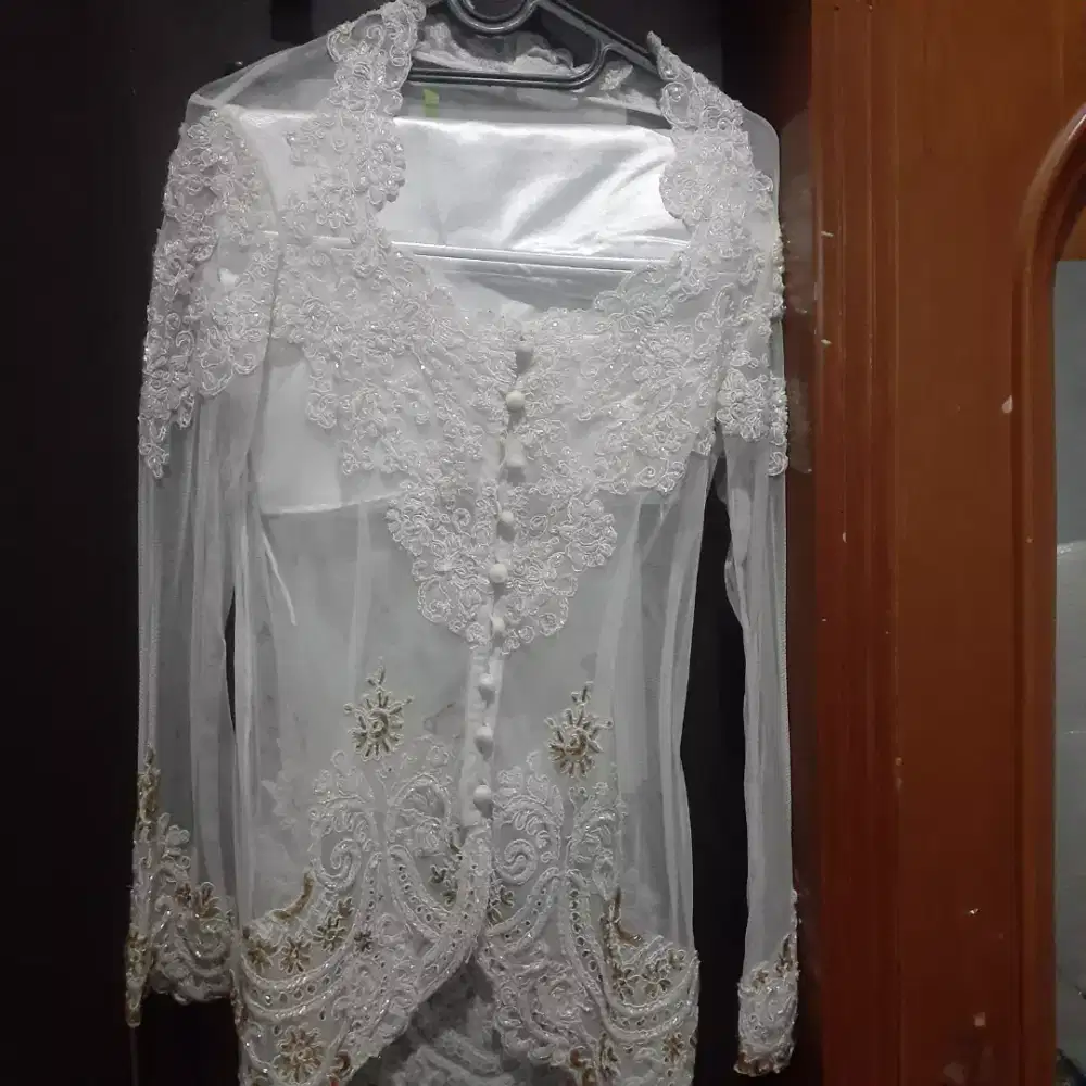 Kebaya putih akad nikah