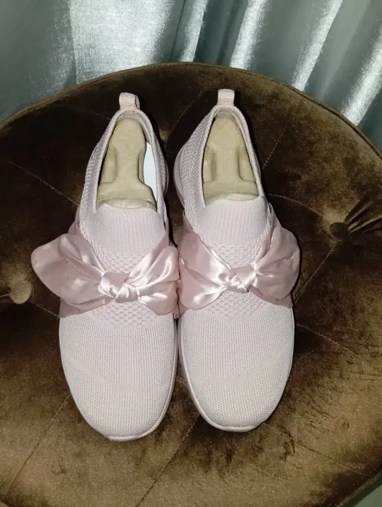 For Sale sepatu wanita skechers new