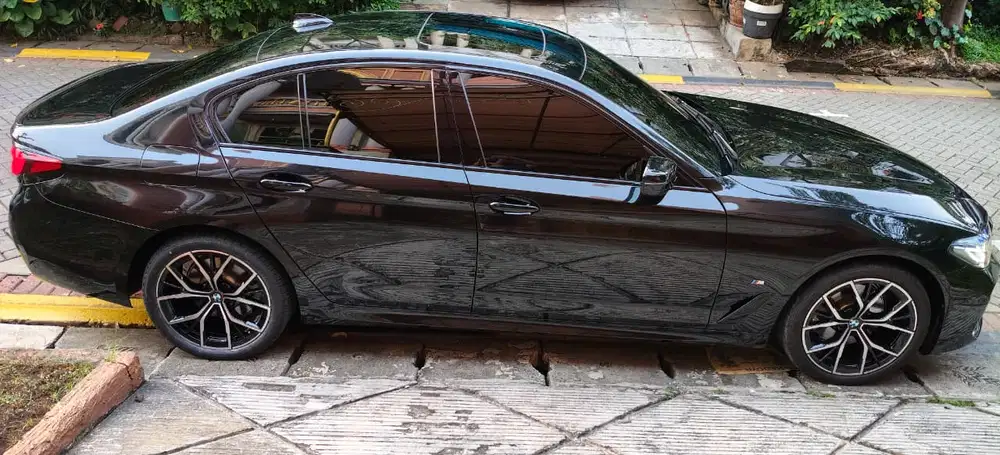 BMW 520i 2023 Bensin