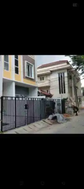 Rumah baru hadap timur depan taman Kelapa Gading