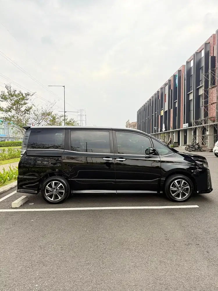 Dp 10jt Toyota Voxy 2019
