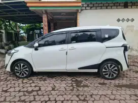 Toyota Sienta V manual 2017