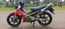Suzuki Satria Hiu 2004 Merah dan Yamaha RX King 2003