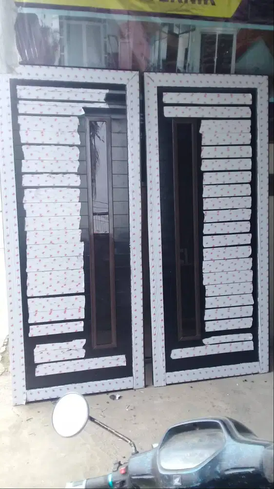 Pasang Kusen Aluminiu + Pintu kaca + Jendela +  Partisi Gypsum + Cat