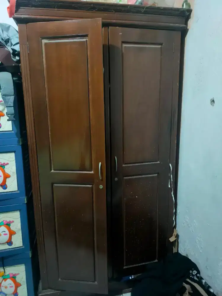 Lemari jati bakar