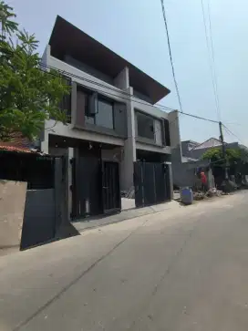 Dijual rumah baru 2 lantai siap huni di Rawamangun Jakarta Timur