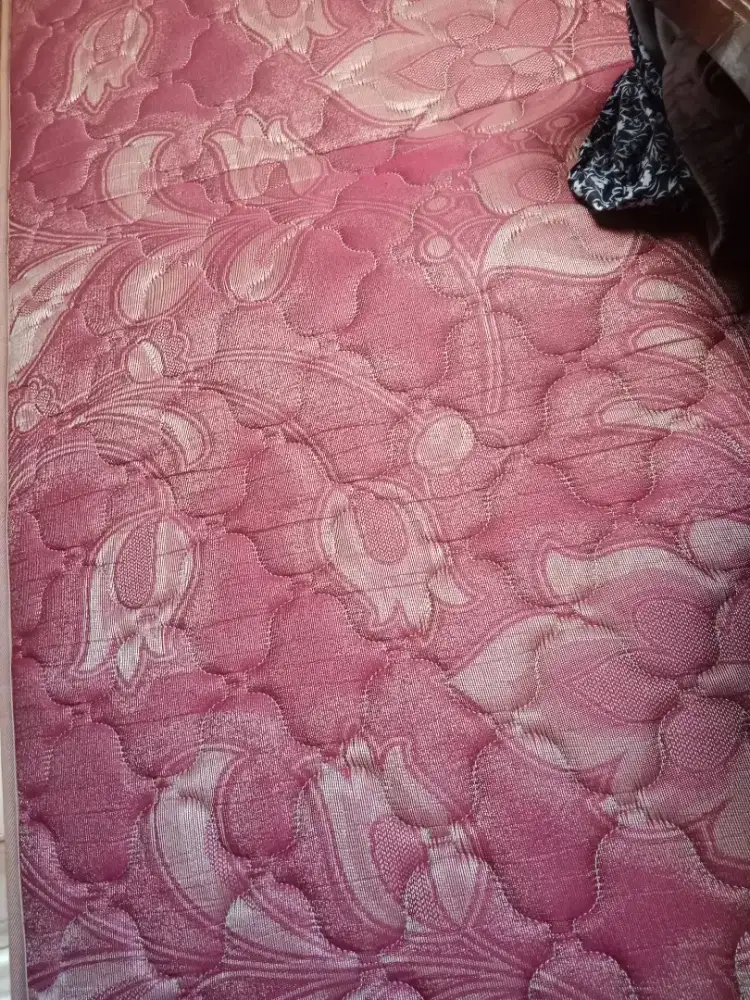 DIJUAL KASUR WARNA MERAH