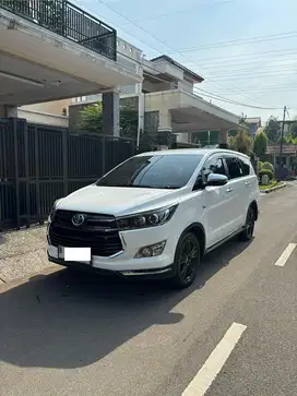 toyota kijang innova (2017)