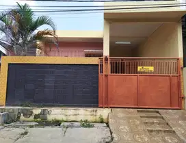Disewakan/Dikontrakan rumah dengan lokasi sangat strategis