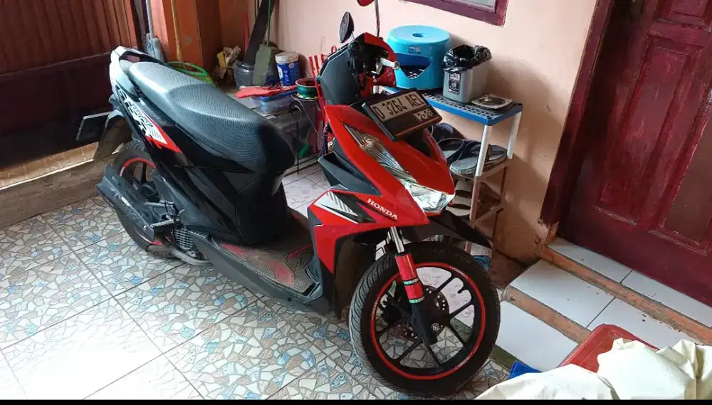 Jual honda beat cbs tahun 2023 akhir warna merah