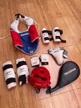 Perlengkapan Tae Kwon Do 1 Set merk Kwon