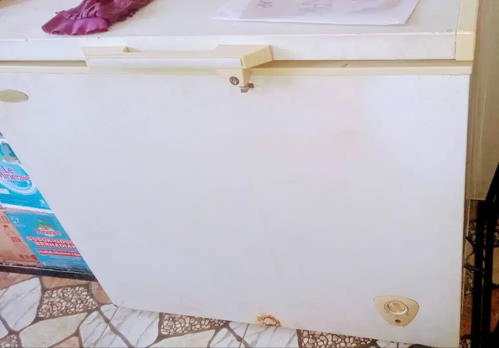 Freezer kondisi dingin sangat bagus