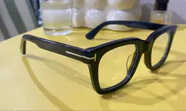 Kacamata merk Tom Ford