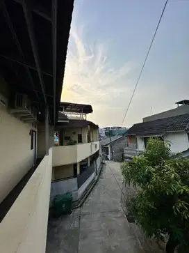 Kost Nyaman dgn water heater di Bekasi dan parkir luas