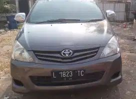 TOYOTA INNOVA E 2010