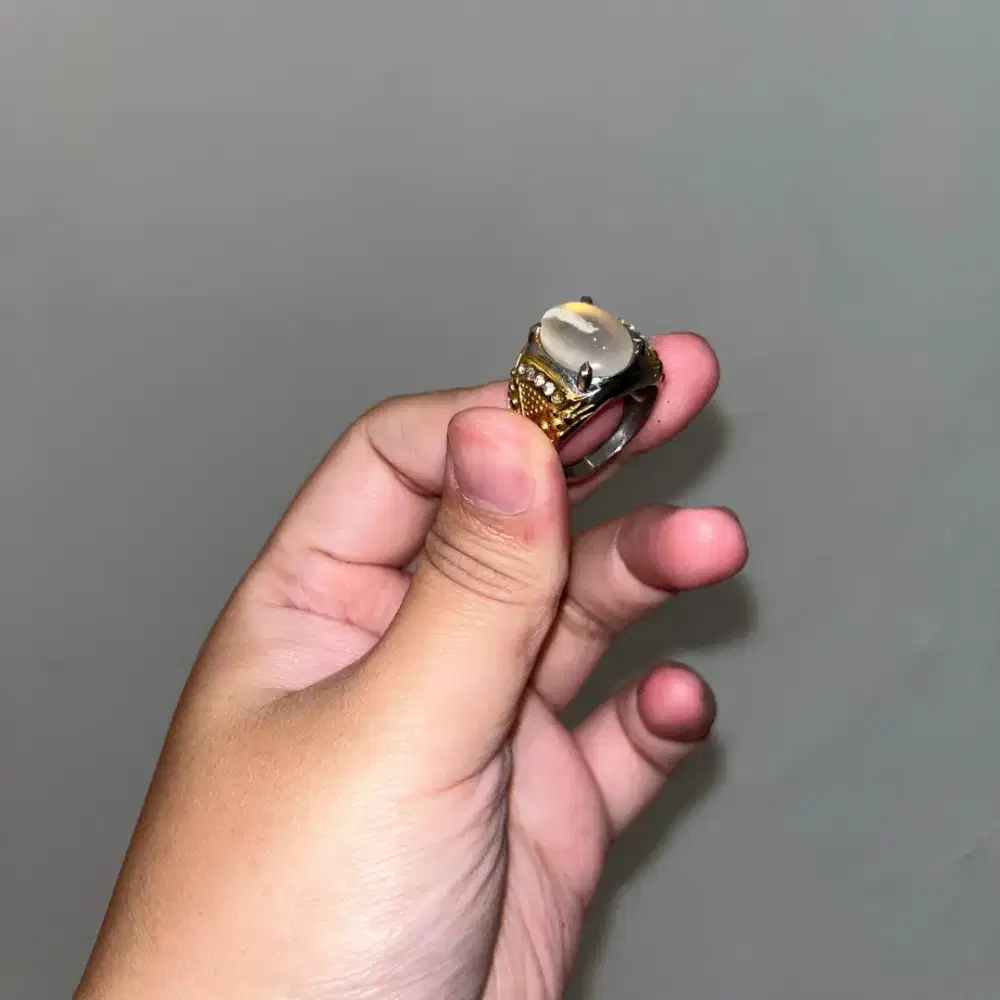 Cincin batu combong sodo lanang