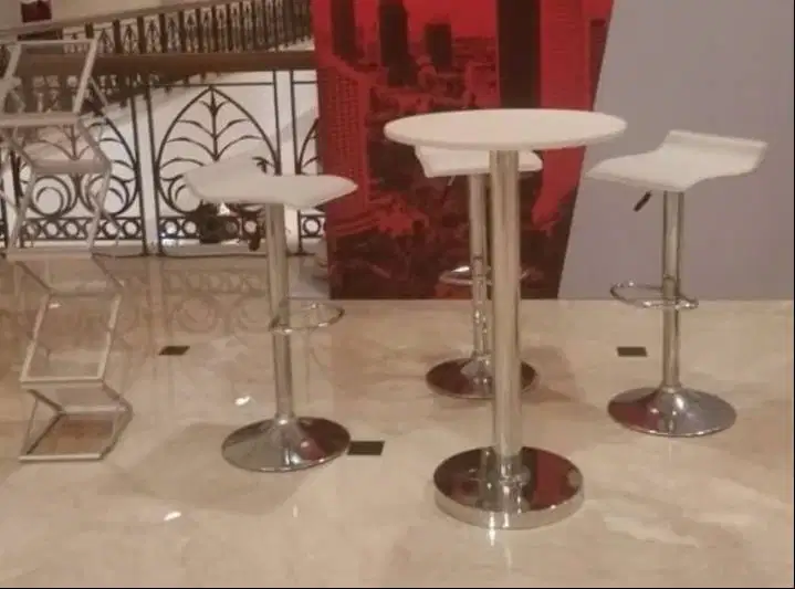 SEWA BARSTOOL – NYAMAN & STYLISH UNTUK BERBAGAI ACARA