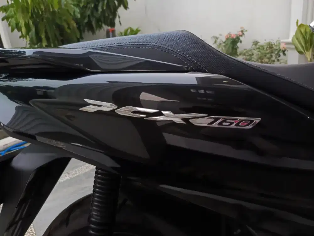 Honda New PCX 160 Hitam Glossy Pajek Idup Panjang