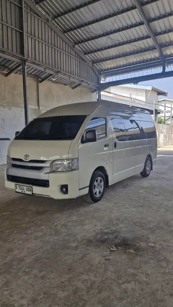Sewa Hiace Premium