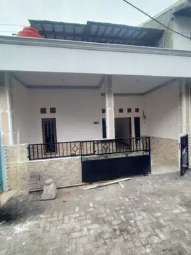 RUMAH SIAP HUNI SUDAH RENOVASI TOTAL SEPERTI BARU DI BANYUMANIK SEMARANG