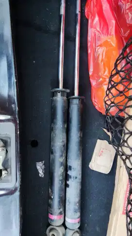 shockbreaker belakang ayla