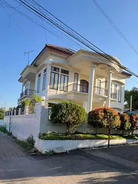 RUMAH MEWAH DUA LANTAI SIAP HUNI DI BULUSAN DEKAT DENGAN KAMPUS UNDIP TEMBALANG